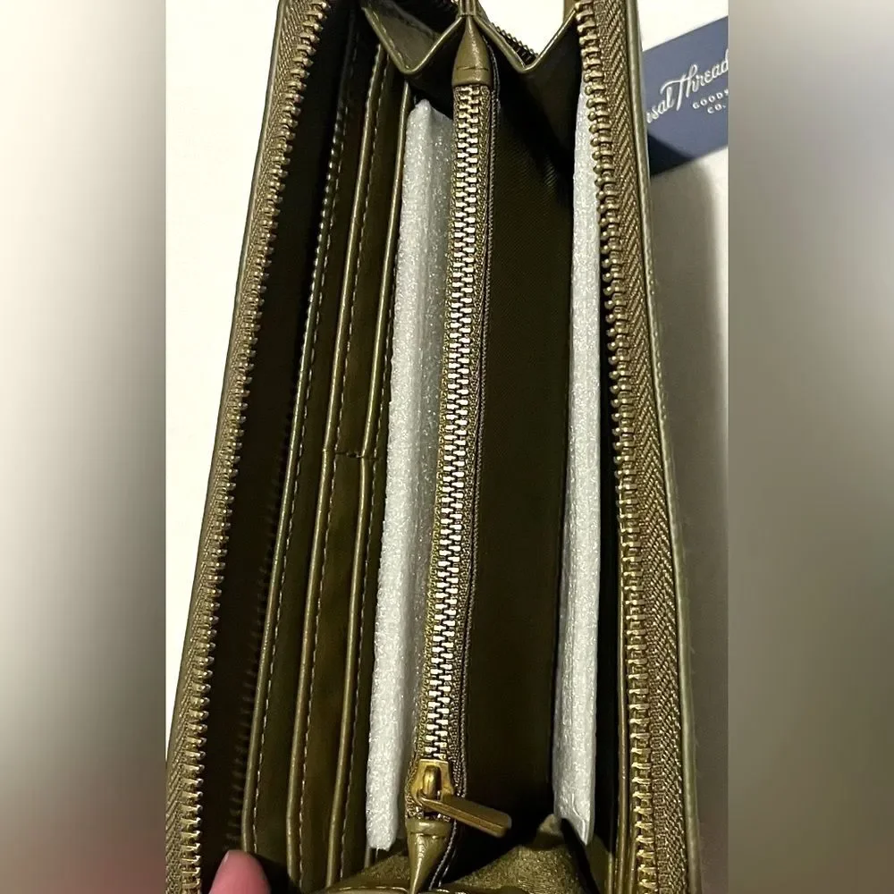 Universal Thread chic olive